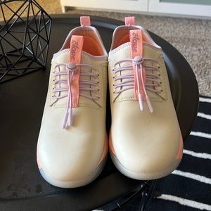 Cloves nursing shoes!